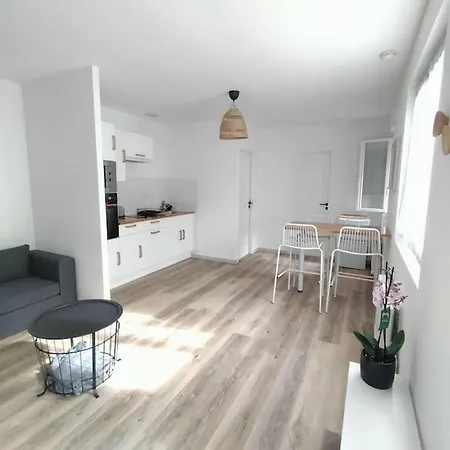 Appartement Spacieux Dans Avec Parking Prive *