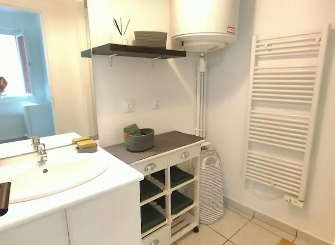 Spacieux Dans Avec Parking Prive דירה *