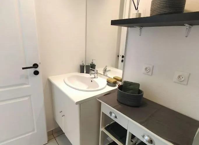 Spacieux Dans Avec Parking Prive